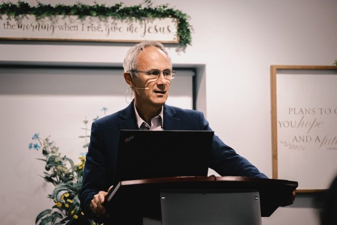 Pastor Ferraz is preaching the series in Grand Blanc, & Elder Justin Ringstaff is presenting at Ferraz’ other church in Holly. He desires to share the everlasting gospel with everyone in the local community.